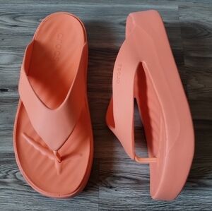 Crocs Getaway Platform Bright Orange Flip Flops Sandals Womens Size 11